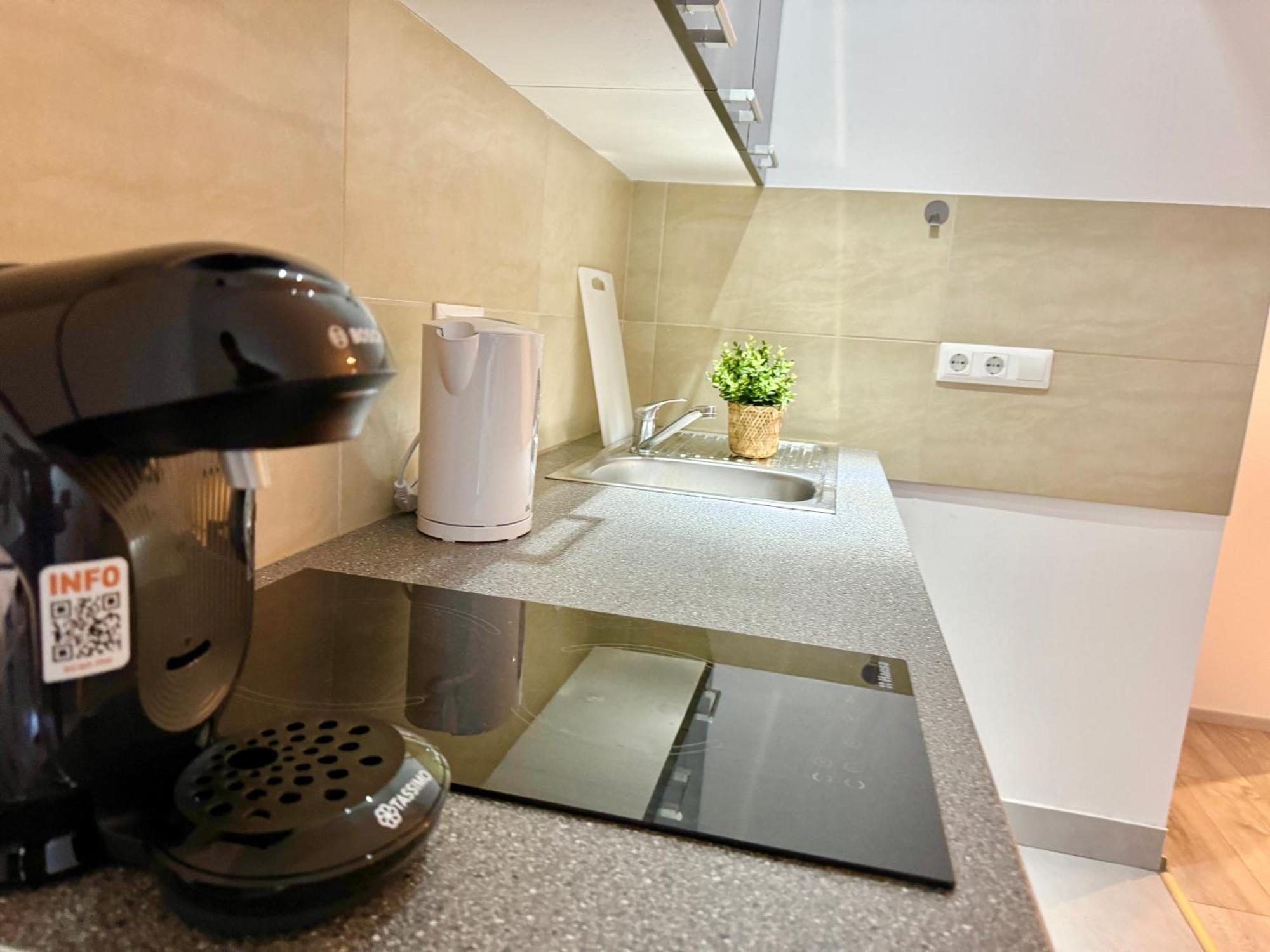 Stylish Schonbrunn Apartments With Free Parking Viena Exterior foto